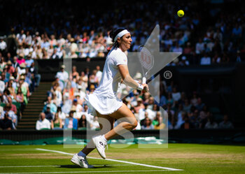 2022-07-07 - Ons Jabeur of Tunisia in action against Tatjana Maria of Germany during the semi-final of the 2022 Wimbledon Championships, Grand Slam tennis tournament on July 7, 2022 at All England Lawn Tennis Club in Wimbledon near London, England - TENNIS - WIMBLEDON 2022 - INTERNATIONALS - TENNIS
