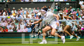 2022-07-07 - Ons Jabeur of Tunisia in action against Tatjana Maria of Germany during the semi-final of the 2022 Wimbledon Championships, Grand Slam tennis tournament on July 7, 2022 at All England Lawn Tennis Club in Wimbledon near London, England - TENNIS - WIMBLEDON 2022 - INTERNATIONALS - TENNIS