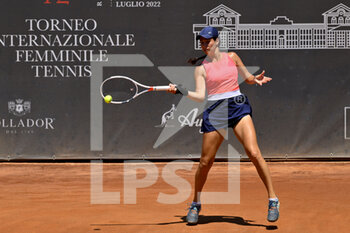 2022-07-15 - Diana Shnaider (RUS) vs Isabella Shinikova (BUL) during the Quarter Finals of the ITF W60+H, 15th July 2022, at Circolo Antico Tiro al Volo, Rome, Italy - W60 H ROME ANTICO TIRO AL VOLO TOURNAMENT - WOMEN - INTERNATIONALS - TENNIS