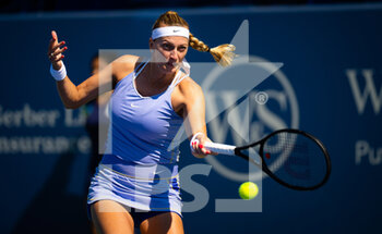 2022-08-18 - Petra Kvitova of the Czech Republic in action against Ons Jabeur of Tunisia during the third round of the 2022 Western & Southern Open, WTA 1000 tennis tournament on August 18, 2022 in Cincinnati, United States - TENNIS - WTA - WESTERN AND SOUTHERN OPEN 2022 - INTERNATIONALS - TENNIS