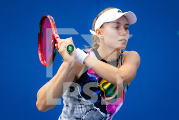 2022-08-18 - Elena Rybakina of Kazakhstan in action against Alison Riske-Amritraj of the United States during the third round of the 2022 Western & Southern Open, WTA 1000 tennis tournament on August 18, 2022 in Cincinnati, United States - TENNIS - WTA - WESTERN AND SOUTHERN OPEN 2022 - INTERNATIONALS - TENNIS