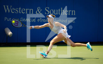 2022-08-18 - Alison Riske-Amritraj of the United States in action against Elena Rybakina of Kazakhstan during the third round of the 2022 Western & Southern Open, WTA 1000 tennis tournament on August 18, 2022 in Cincinnati, United States - TENNIS - WTA - WESTERN AND SOUTHERN OPEN 2022 - INTERNATIONALS - TENNIS