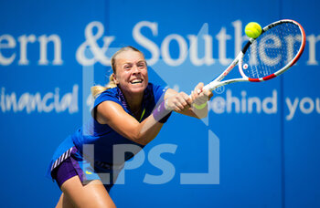2022-08-18 - Anett Kontaveit of Estonia in action against Shuai Zhang of China during the third round of the 2022 Western & Southern Open, WTA 1000 tennis tournament on August 18, 2022 in Cincinnati, United States - TENNIS - WTA - WESTERN AND SOUTHERN OPEN 2022 - INTERNATIONALS - TENNIS