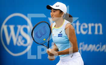 2022-08-18 - Shuai Zhang of China in action against Anett Kontaveit of Estonia during the third round of the 2022 Western & Southern Open, WTA 1000 tennis tournament on August 18, 2022 in Cincinnati, United States - TENNIS - WTA - WESTERN AND SOUTHERN OPEN 2022 - INTERNATIONALS - TENNIS