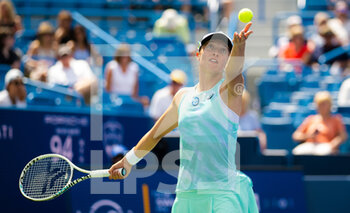 2022-08-18 - Iga Swiatek of Poland in action against Madison Keys of the United States during the third round of the 2022 Western & Southern Open, WTA 1000 tennis tournament on August 18, 2022 in Cincinnati, United States - TENNIS - WTA - WESTERN AND SOUTHERN OPEN 2022 - INTERNATIONALS - TENNIS