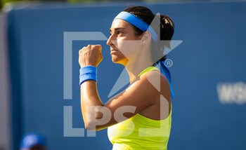 2022-08-18 - Caroline Garcia of France in action against Elise Mertens of Belgium during the third round of the 2022 Western & Southern Open, WTA 1000 tennis tournament on August 18, 2022 in Cincinnati, United States - TENNIS - WTA - WESTERN AND SOUTHERN OPEN 2022 - INTERNATIONALS - TENNIS