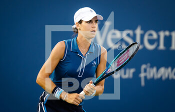 2022-08-18 - Ajla Tomljanovic of Australia in action against Veronika Kudermetova of Russia during the third round of the 2022 Western & Southern Open, WTA 1000 tennis tournament on August 18, 2022 in Cincinnati, United States - TENNIS - WTA - WESTERN AND SOUTHERN OPEN 2022 - INTERNATIONALS - TENNIS