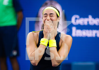 2022-08-21 - Caroline Garcia of France in action against Petra Kvitova of the Czech Republic during the final of the 2022 Western & Southern Open, WTA 1000 tennis tournament on August 21, 2022 in Cincinnati, United States - TENNIS - WTA - WESTERN AND SOUTHERN OPEN 2022 - INTERNATIONALS - TENNIS
