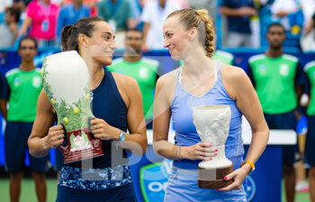 2022-08-21 - Caroline Garcia of France & Petra Kvitova of the Czech Republic pose with their trophies after the final of the 2022 Western & Southern Open, WTA 1000 tennis tournament on August 21, 2022 in Cincinnati, United States - TENNIS - WTA - WESTERN AND SOUTHERN OPEN 2022 - INTERNATIONALS - TENNIS
