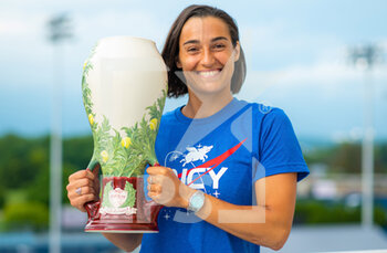 2022-08-21 - Caroline Garcia of France poses with the champions trophy after winning against Petra Kvitova of the Czech Republic, the final of the 2022 Western & Southern Open, WTA 1000 tennis tournament on August 21, 2022 in Cincinnati, United States - TENNIS - WTA - WESTERN AND SOUTHERN OPEN 2022 - INTERNATIONALS - TENNIS