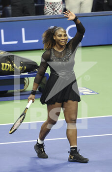 2022-08-30 - Serena Williams of USA celebrates her first round victory during day 1 of the US Open 2022, 4th Grand Slam tennis tournament of the season on August 29, 2022 at USTA National Tennis Center in New York, United States - TENNIS - US OPEN 2022 - WEEK 1 - INTERNATIONALS - TENNIS