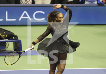 2022-08-30 - Serena Williams of USA celebrates her first round victory during day 1 of the US Open 2022, 4th Grand Slam tennis tournament of the season on August 29, 2022 at USTA National Tennis Center in New York, United States - TENNIS - US OPEN 2022 - WEEK 1 - INTERNATIONALS - TENNIS