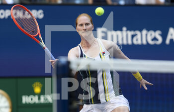 2022-08-30 - Alison Van Uytvanck of Belgium during day 2 of the US Open 2022, 4th Grand Slam tennis tournament of the season on August 30, 2022 at USTA National Tennis Center in New York, United States - TENNIS - US OPEN 2022 - WEEK 1 - INTERNATIONALS - TENNIS