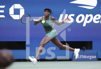 2022-08-30 - Venus Williams of USA during day 2 of the US Open 2022, 4th Grand Slam tennis tournament of the season on August 30, 2022 at USTA National Tennis Center in New York, United States - TENNIS - US OPEN 2022 - WEEK 1 - INTERNATIONALS - TENNIS