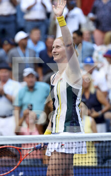 2022-08-30 - Alison Van Uytvanck of Belgium celebrates her victory over Venus Williams of USA during day 2 of the US Open 2022, 4th Grand Slam tennis tournament of the season on August 30, 2022 at USTA National Tennis Center in New York, United States - TENNIS - US OPEN 2022 - WEEK 1 - INTERNATIONALS - TENNIS
