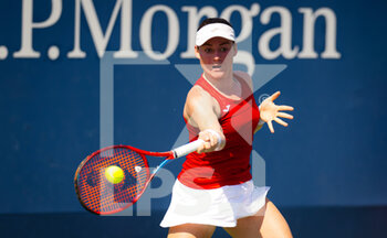 2022-08-29 - Tamara Zidansek of Slovenia in action against Elizabeth Mandlik of the United States during the first round of the US Open 2022, Grand Slam tennis tournament on August 29, 2022 at USTA National Tennis Center in New York, United States - TENNIS - US OPEN 2022 - WEEK 1 - INTERNATIONALS - TENNIS