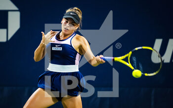 2022-08-29 - Sara Bejlek of the Czech Republic in action against Liudmila Samsonova of Russia during the first round of the US Open 2022, Grand Slam tennis tournament on August 29, 2022 at USTA National Tennis Center in New York, United States - TENNIS - US OPEN 2022 - WEEK 1 - INTERNATIONALS - TENNIS