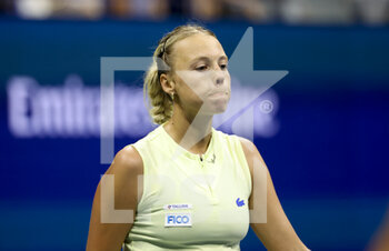 2022-08-31 - Anett Kontaveit of Estonia during day 3 of the US Open 2022, 4th Grand Slam tennis tournament of the season on August 31, 2022 at USTA National Tennis Center in New York, United States - TENNIS - US OPEN 2022 - WEEK 1 - INTERNATIONALS - TENNIS