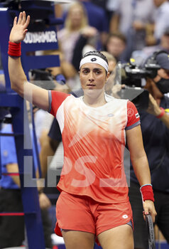 05/09/2022 - Ons Jabeur of Tunisia celebrates her victory against Ajla Tomljanovic of Australia during day 9 of the US Open 2022, 4th Grand Slam tennis tournament of the season on September 6, 2022 at USTA National Tennis Center in New York, United States - TENNIS - US OPEN 2022 - WEEK 2 - INTERNAZIONALI - TENNIS