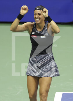 05/09/2022 - Caroline Garcia of France celebrates her victory during day 9 of the US Open 2022, 4th Grand Slam tennis tournament of the season on September 6, 2022 at USTA National Tennis Center in New York, United States - TENNIS - US OPEN 2022 - WEEK 2 - INTERNAZIONALI - TENNIS