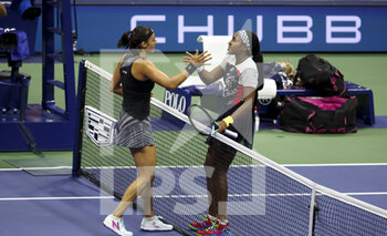 05/09/2022 - Caroline Garcia of France salutes Coco Gauff of USA after her victory during day 9 of the US Open 2022, 4th Grand Slam tennis tournament of the season on September 6, 2022 at USTA National Tennis Center in New York, United States - TENNIS - US OPEN 2022 - WEEK 2 - INTERNAZIONALI - TENNIS