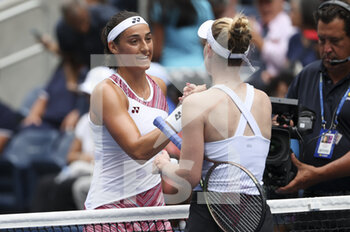 04/09/2022 - Caroline Garcia of France salutes Alison Riske of USA after her victory during day 7 of the US Open 2022, 4th Grand Slam tennis tournament of the season on September 4, 2022 at USTA National Tennis Center in New York, United States - TENNIS - US OPEN 2022 - WEEK 1 - INTERNAZIONALI - TENNIS