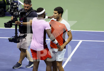 09/09/2022 - Carlos Alcaraz of Spain salutes Frances Tiafoe of USA (left) after his semifinal victory during day 12 of the US Open 2022, 4th Grand Slam tennis tournament of the season on September 9, 2022 at USTA National Tennis Center in New York, United States - TENNIS - US OPEN 2022 - WEEK 2 - INTERNAZIONALI - TENNIS