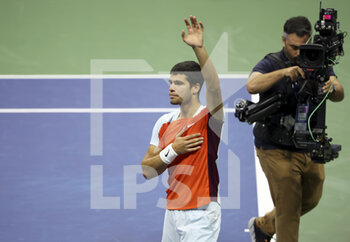 11/09/2022 - Carlos Alcaraz of Spain celebrates winning the men's final during day 14 of the US Open 2022, 4th Grand Slam tennis tournament of the season on September 11, 2022 at USTA National Tennis Center in New York, United States - TENNIS - US OPEN 2022 - WEEK 2 - INTERNAZIONALI - TENNIS