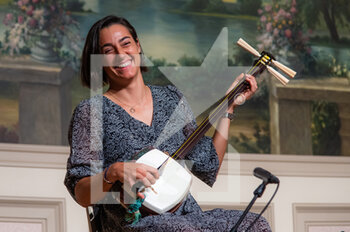 19/09/2022 - Caroline Garcia of France plays the Shamisen at the players party of the 2022 Toray Pan Pacific Open WTA 500 tennis tournament - TENNIS - WTA - TORAY PAN PACIFIC OPEN - INTERNAZIONALI - TENNIS