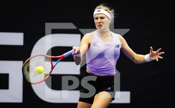 2022-10-01 - Eugenie Bouchard of Canada in action against Dalma Galfi of Hungary during the second qualifications round of the 2022 Agel Open WTA 500 tennis tournament on October 2, 2022 in Ostrava, Czech Republic - TENNIS - WTA - AGEL OPEN 2022 - INTERNATIONALS - TENNIS