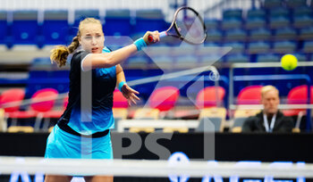 2022-10-03 - Anna Blinkova of Russia in action during the first round of the 2022 Agel Open WTA 500 tennis tournament on October 4, 2022 in Ostrava, Czech Republic - TENNIS - WTA - AGEL OPEN 2022 - INTERNATIONALS - TENNIS