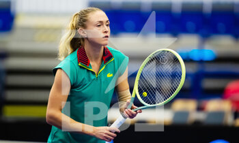 2022-10-03 - Aliaksandra Sasnovich of Belarus in action during the first round of the 2022 Agel Open WTA 500 tennis tournament on October 4, 2022 in Ostrava, Czech Republic - TENNIS - WTA - AGEL OPEN 2022 - INTERNATIONALS - TENNIS