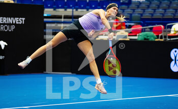 2022-10-03 - Eugenie Bouchard of Canada in action during the first round of the 2022 Agel Open WTA 500 tennis tournament on October 4, 2022 in Ostrava, Czech Republic - TENNIS - WTA - AGEL OPEN 2022 - INTERNATIONALS - TENNIS