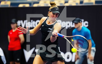 2022-10-05 - Beatriz Haddad Maia of Brazil in action against Karolina Muchova of the Czech Republic during the first round of the 2022 Agel Open WTA 500 tennis tournament on October 5, 2022 in Ostrava, Czech Republic - TENNIS - WTA - AGEL OPEN 2022 - INTERNATIONALS - TENNIS