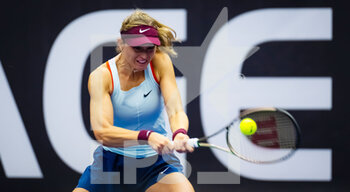2022-10-05 - Paula Badosa of Spain in action against Petra Kvitova of the Czech Republic during the second round of the 2022 Agel Open WTA 500 tennis tournament on October 5, 2022 in Ostrava, Czech Republic - TENNIS - WTA - AGEL OPEN 2022 - INTERNATIONALS - TENNIS
