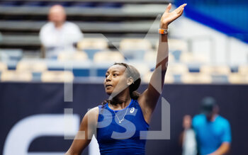 2022-10-06 - Alycia Parks of the United States in action against Maria Sakkari of Greece during the second round of the 2022 Agel Open WTA 500 tennis tournament on October 6, 2022 in Ostrava, Czech Republic - TENNIS - WTA - AGEL OPEN 2022 - INTERNATIONALS - TENNIS