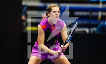 2022-10-06 - Catherine McNally of the United States in action against Karolina Muchova of the Czech Republic during the second round of the 2022 Agel Open WTA 500 tennis tournament on October 6, 2022 in Ostrava, Czech Republic - TENNIS - WTA - AGEL OPEN 2022 - INTERNATIONALS - TENNIS