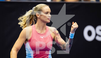 2022-10-06 - Tereza Martincova of the Czech Republic in action against Anett Kontaveit of Estonia during the second round of the 2022 Agel Open WTA 500 tennis tournament on October 6, 2022 in Ostrava, Czech Republic - TENNIS - WTA - AGEL OPEN 2022 - INTERNATIONALS - TENNIS