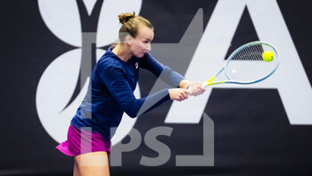 2022-10-07 - Barbora Krejcikova of the Czech Republic in action against Alycia Parks of the United States during the quarter-final of the 2022 Agel Open WTA 500 tennis tournament on October 7, 2022 in Ostrava, Czech Republic - TENNIS - WTA - AGEL OPEN 2022 - INTERNATIONALS - TENNIS