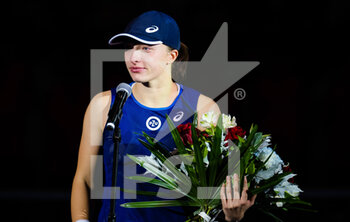 2022-10-09 - Iga Swiatek of Poland during the trophy ceremony after the final of the 2022 Agel Open WTA 500 tennis tournament on October 9, 2022 in Ostrava, Czech Republic - TENNIS - WTA - AGEL OPEN 2022 - INTERNATIONALS - TENNIS