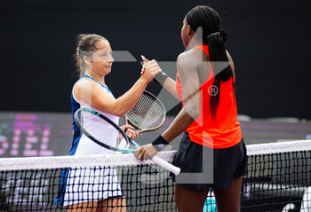 2022-10-19 - Elisabetta Cocciaretto of Italy & Coco Gauff of the United States in action during the second round of the 2022 WTA Guadalajara Open Akron WTA 1000 tennis tournament on October 19, 2022 in Guadalajara, Mexico - TENNIS - WTA - GUADALAJARA OPEN AKRON 2022 - INTERNATIONALS - TENNIS