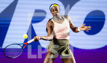 2022-10-19 - Sloane Stephens of the United States in action against Belinda Bencic of Switzerland during the second round of the 2022 WTA Guadalajara Open Akron WTA 1000 tennis tournament on October 19, 2022 in Guadalajara, Mexico - TENNIS - WTA - GUADALAJARA OPEN AKRON 2022 - INTERNATIONALS - TENNIS