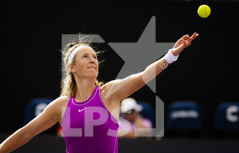 2022-10-21 - Victoria Azarenka of Belarus in action against Coco Gauff of the United States during the quarter-final of the 2022 WTA Guadalajara Open Akron WTA 1000 tennis tournament on October 21, 2022 in Guadalajara, Mexico - TENNIS - WTA - GUADALAJARA OPEN AKRON 2022 - INTERNATIONALS - TENNIS