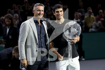 2022-10-31 - Carlos Alcaraz of Spain receives the ATP World Number 1 trophy from ATP Chairman Andrea Gaudenzi (left) during day 1 of the Rolex Paris Masters 2022, ATP Masters 1000 tennis tournament on October 29, 2022 at Accor Arena in Paris, France - TENNIS - ROLEX PARIS MASTERS 2022 - INTERNATIONALS - TENNIS