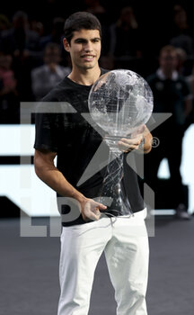 2022-10-31 - Carlos Alcaraz of Spain receives the ATP World Number 1 trophy during day 1 of the Rolex Paris Masters 2022, ATP Masters 1000 tennis tournament on October 29, 2022 at Accor Arena in Paris, France - TENNIS - ROLEX PARIS MASTERS 2022 - INTERNATIONALS - TENNIS
