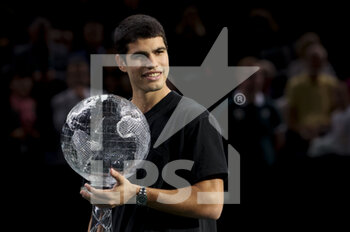 2022-10-31 - Carlos Alcaraz of Spain receives the ATP World Number 1 trophy during day 1 of the Rolex Paris Masters 2022, ATP Masters 1000 tennis tournament on October 29, 2022 at Accor Arena in Paris, France - TENNIS - ROLEX PARIS MASTERS 2022 - INTERNATIONALS - TENNIS