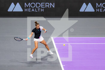 2022-11-01 - Maria Sakkari of Greece in action against Jessica Pegula of the United States during the first round-robin match of the 2022 WTA Finals Fort Worth tennis tournament on October 31, 2022 in Fort Worth, United States - TENNIS - 2022 WTA FINALS FORT WORTH - INTERNATIONALS - TENNIS