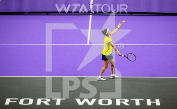 2022-11-01 - Ons Jabeur of Tunisia in action against Aryna Sabalenka of Belarus during the first round-robin match of the 2022 WTA Finals Fort Worth tennis tournament on October 31, 2022 in Fort Worth, United States - TENNIS - 2022 WTA FINALS FORT WORTH - INTERNATIONALS - TENNIS