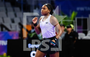 2022-11-01 - Coco Gauff of the United States in action during her first round-robin doubles match at the 2022 WTA Finals Fort Worth tennis tournament on October 31, 2022 in Fort Worth, United States - TENNIS - 2022 WTA FINALS FORT WORTH - INTERNATIONALS - TENNIS