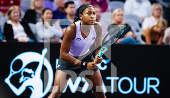2022-11-01 - Coco Gauff of the United States in action against Caroline Garcia of France during her first round-robin match of the 2022 WTA Finals Fort Worth tennis tournament on November 1, 2022 in Fort Worth, United States - TENNIS - 2022 WTA FINALS FORT WORTH - INTERNATIONALS - TENNIS